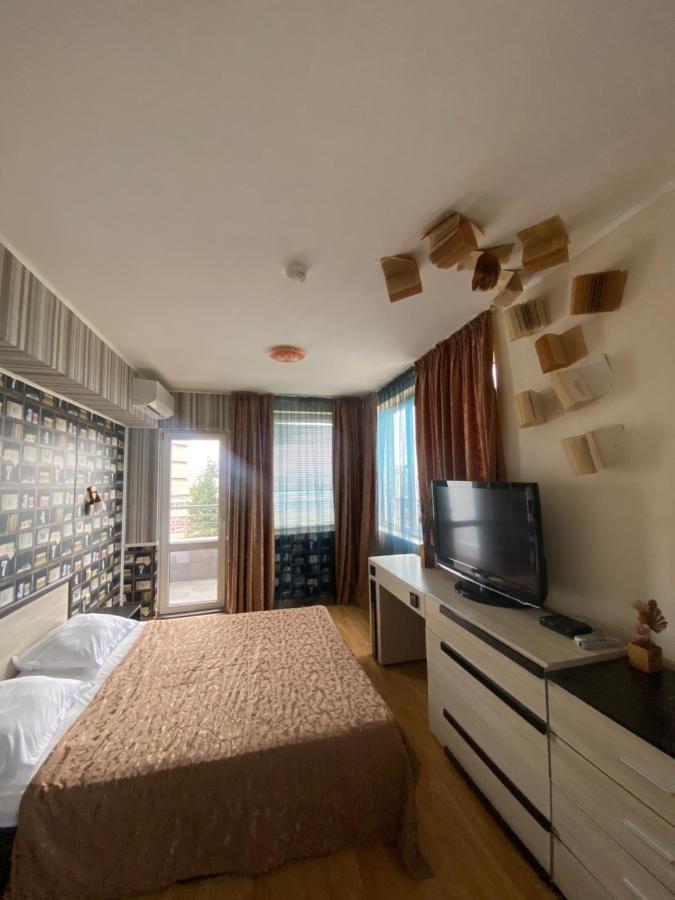 Apartments Danita & Restaurant&Pool Bar Varna Exterior photo