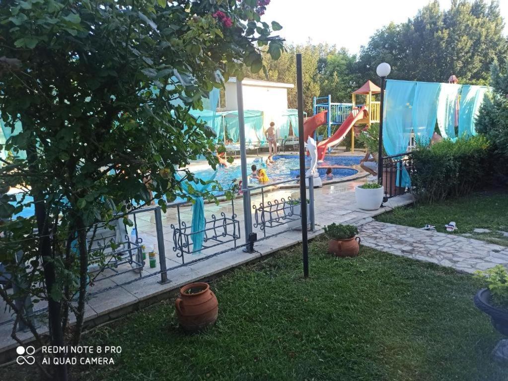 Apartments Danita & Restaurant&Pool Bar Varna Exterior photo